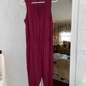 Maroon jumpsuit with opening by the chest